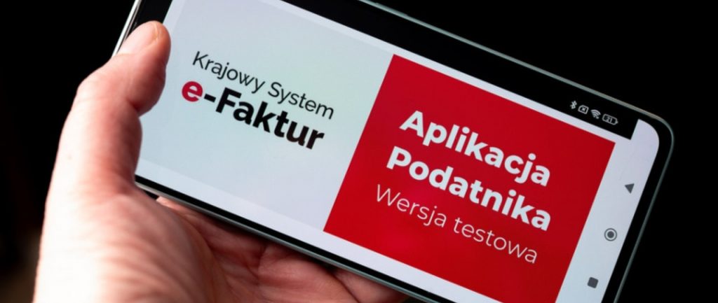 KSeF już obowiązkowy dla dużych firm, a wkrótce także dla pozostałych. Czy możliwe jest wdrożenie w kilka dni? Przeczytaj artykuł.